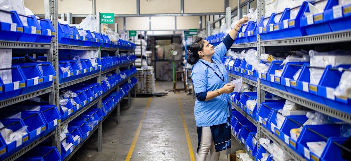 Smart PPE Strategies That Boost Warehouse Logistics Efficiency